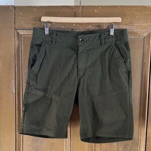 Mountain Hardwear Dark Green Men's Flat Front Shorts